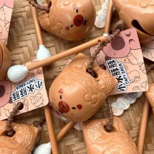 Móc khóa capybara gõ mõ thiền định siêu hài hước – chiến thần hòa bình giảm stress hot trend viral