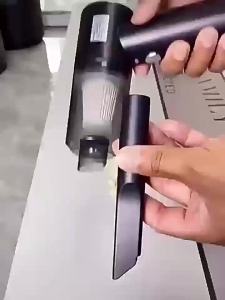 Pembersih vakum genggam desain nirkabel dan portabel.Cocok untuk pengaan di rumah dan di dalam mobil.