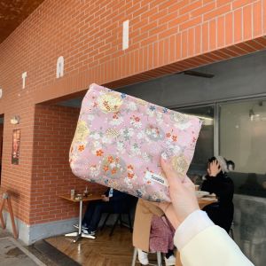 🧸กระเป๋าเครื่องสำอาง ขนาด 26*18*5CM ลายดอกไม้น่ารักๆ สไตล์เกาหลี เกรดพรีเมี่ยม กระเป๋าอเนกประสงค์ พร้อมส่งในไทย