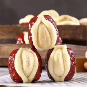 腰果泡芙枣独立包装 Cashew Puff Dates Individually Packaged