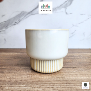 The Leaferie Evan plant pots. Ceramic flowerpot . flowerpots . flower pot . planter . planters . Flowers