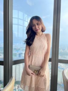 Đầm cổ yếm xinh thiết kế sang chảnh thắt dây hở lưng đi tiệc đi chơi voan lông vũ thời trang cao cấp - Lux W Fashion