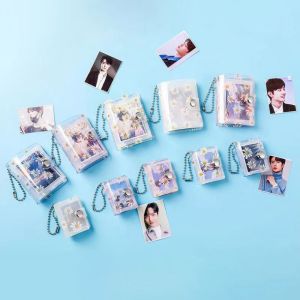 UNQIN ทนต่อการสึกหรอ อัลบั้มรูปเดซี่ พร้อมหัวเข็มขัด ที่แขวนแขวน อัลบั้มพวงกุญแจกระเป๋า แบบพกพาได้ หนาขึ้น ที่ใส่บัตรขนาดเล็ก ของขวัญวันเกิดของขวัญ