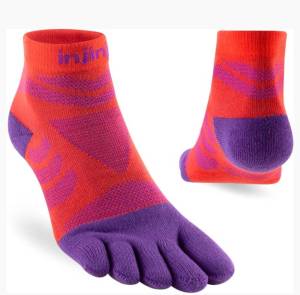 INJINJI ถุงเท้าวิ่งแยกนิ้ว WMN ULTRA RUN MINI CREW  รุ่น  RAZZMATAZZ รุ่นวิ่งอัลตร้า หุ้มข้อ (ผู้หญิง) สีชมพูม่วง ของแท้