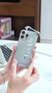 OATSBASF เคสศัพท์โลหะสไตล์มินิมอลสําหรับ iPhone16/16Pro/16 Pro Max /15 / 15 Pro / 15 ProMax / 14 Pro / 14 ProMax เคสศัพท์โครงกระดูก