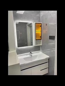 Intelligent Toilet Makeup Mirror Touch Screen LED Bathroom Mirrors High Definition Anti Fog Wall Mounted Lighted Bathroom Mirrors