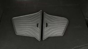 ฝาปิดกล่องเก็บของด้านข้างสำหรับ Tesla Model Y Juniper 2025 ฝาปิดจัดระเบียบท้ายรถเฉพาะแผ่น TPE ถังขยะ อุปกรณ์เสริมรถยนต์