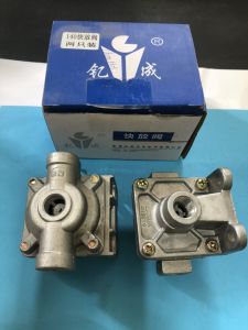 Chia hơi ô tô vuông nhỏ EQ140 lỗ bé