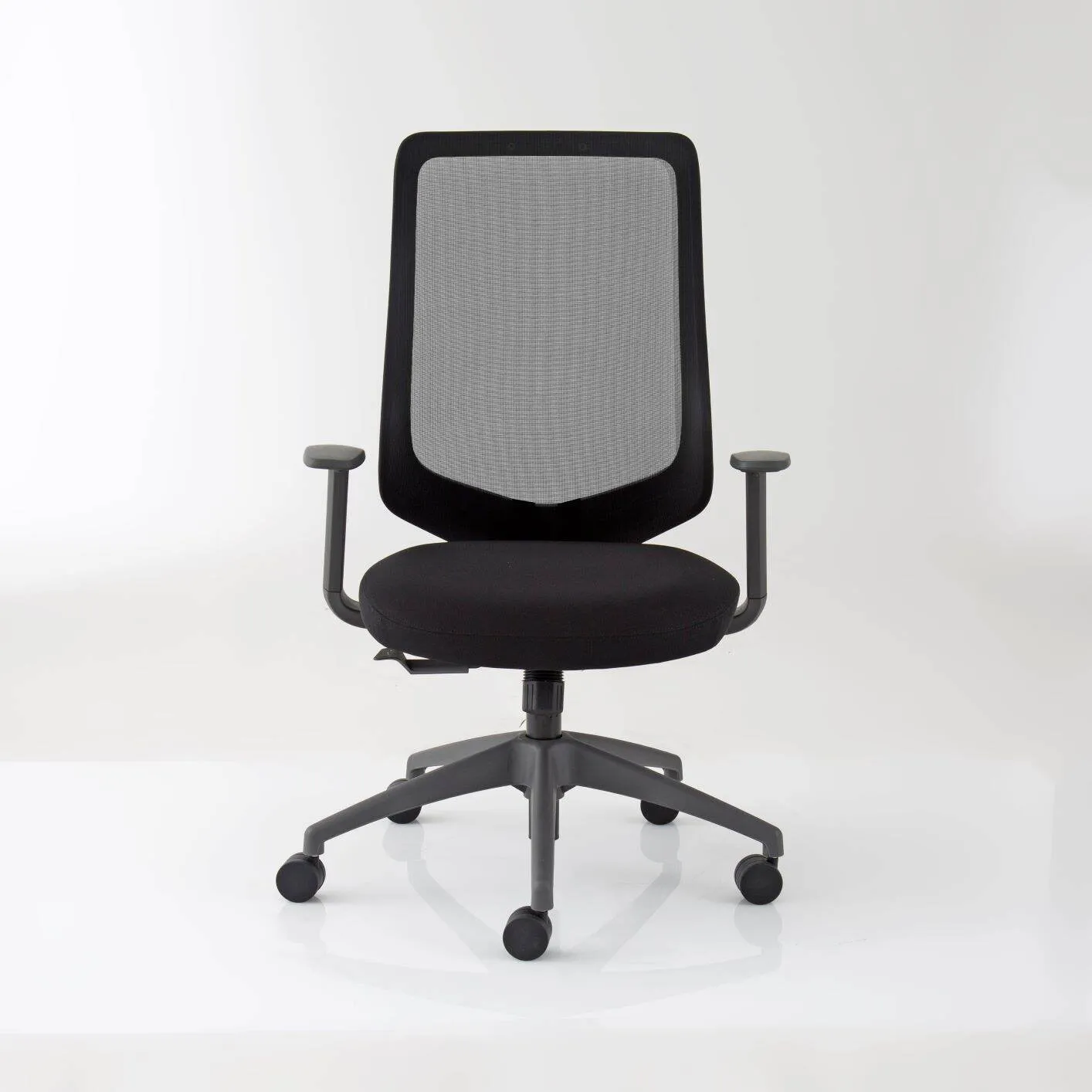 Modernform เก้าอี้สำนักงาน รุ่น Series16 Value เก้าอี้สีดำ พนักพิงกลาง เฟรมเทา ไม่มีLUMBAR เบาะหุ้มผ้าสีดำ ตาข่ายสีดำ ระบายอากาศดีเยี่ยม 