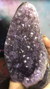Hóc đá thạch anh tím amethyst lấp lánh tán sắc phong thủy trang trí nhà cửa ms 812