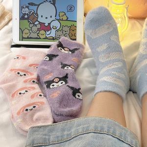 ถุงน่องใส่นอนแสนน่ารักสำหรับเด็กผู้หญิงน่ารัก Sanrio Kuromi Mymelody Cinnamoroll ถุงเท้าผ้านุ่มพื้นถุงเท้ารักษาความอบอุ่นของขวัญคริสต์มาสสำหรับเด็กผู้หญิง