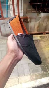 Sepatu Slip On Waka70: Desain Kasual & Premium