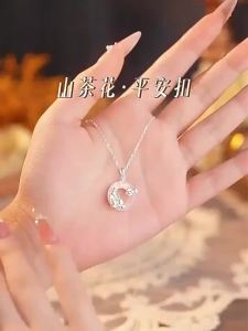 AE Dây chuyền mặt hoa trà mới dành cho nữ dây chuyền xương quai xanh mặt đá giả ngọc lam sang trọng nhẹ nhàng sản xuất cao cấp.