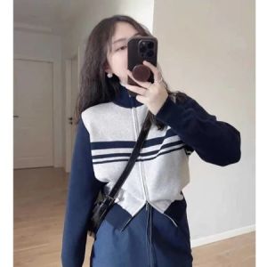 NAOMI CROOPE JAKET WANITA - JAKET CROPE WANITA STYLE KOREA VARSITY FLEECE