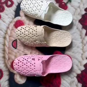 Non-Slip Summer Flat Clogs With Closed Toe Anti-Fall Hollow Soft Sole For Elderly In The Bathroom Stylish For Home And Beach Use