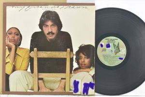 1 แผ่นเสียง 12นิ้ว m30 DAWNS HE DONT LOVE YOU แผ่นVG++ริ้วรอยบาง เสียงรบกวนน้อยนิดไม่มีรอยลึก แผ่นล้างทำความสะอาดแล้ว ปกVG+มีตำหนิขอบนิดหน่อย ขอบไม่ขาด สันไม่ทะลุ