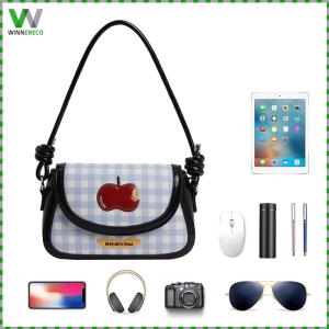 กระเป๋าสะพายข้างผู้หญิงหนัง PU ลายแอปเปิลแพลิด ดีไซน์สี่เหลี่ยมและฝาปิดสำหรับช็อปปิ้งและใช้ในชีวิตประจำวัน