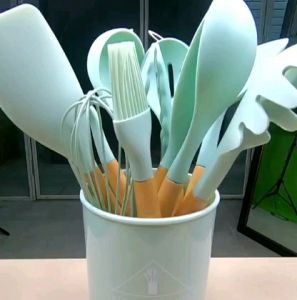 Set Alat Masak Bahan Silikon 12 Pcs: Spatula Silikon Tahan Panas & Mesh Dish Scrubber