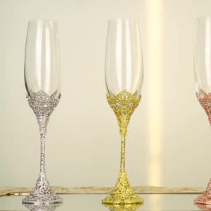 New Relief Flute Champagne Glass Light Luxury Crystal Glass With Rhinestone Metal Bottom Suitable for Couples Wedding Gifts