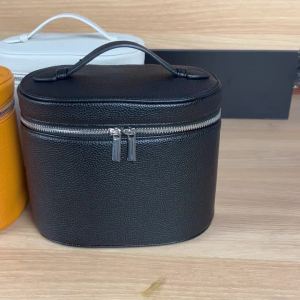 Free Customized New Fashion Handheld PU Leather Makeup Bag Lipstick Skincare Makeup Partition Storage Round Bucket Makeup Bag2026