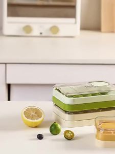 [SG Seller]Food grade ice tray with lid Ice  Ice cube mould Soft rubber self-made press ice tray