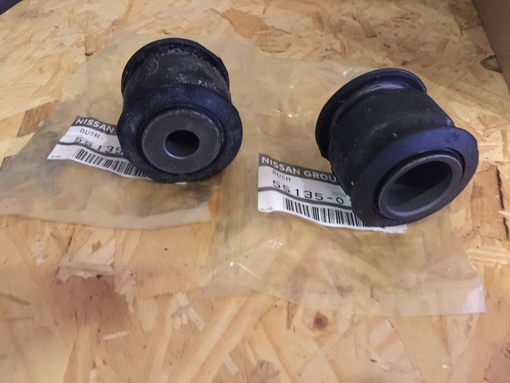 PANHARD BUSHING PAIR REAR NISSAN NAVARA D23 NP300 Nissan Terra Genuine