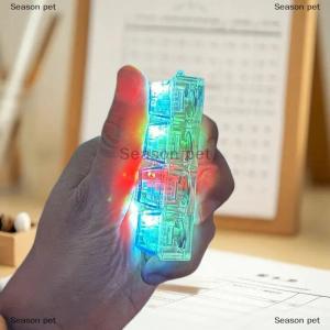 [COD] Season pet คีย์บอร์ดคลายเครียด1 2ชิ้น กระเป๋าพวงกุญแจเรืองแสงไร้เสียงพร้อมจี้ของเล่นคลายเครียดคีย์บอร์ดสำหรับเล่นเกมของขวัญ