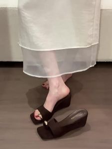 [Free Shipping] WomenS Summer Outdoor Wear 2026 New Style Wedge Sandals With Metal Decoration Square Toe Suitable For Pairing With Skirts Slip-On Open-Toe Sandals