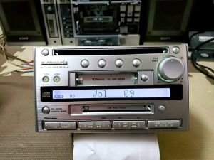 Máy phát nhạc liền Amply Pioneer ( carrozzela ) . Tính năng 5 trong 1 . CD / MD / TAPE / RADIO . giành cho các loại xe.