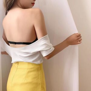 เสื้อในเกาะอกครึ่งตัวเพิ่มความเซ็กซี่ให้หน้าอกชิดด้วยตะขอเกี่ยวด้านหลังแบบปรับระดับได้ มีสายใส่ให้