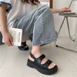 รองเท้าแตะส้นหนาสำหรับผู้หญิงใหม่ 2023 ฤดูร้อนสไตล์เกาหลีสไตล์นางฟ้าสายจีบรองเท้าแตะชายหาดลำลองผู้หญิง