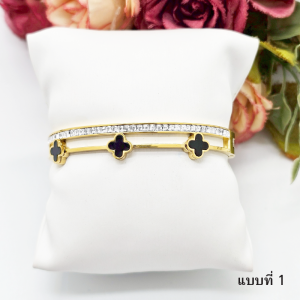 กำไลข้อมือแฟชั่น แบบคลิปล็อค งานสแตนเลส ลายใบโคลเวอร์ ฝังเพชร CZ เส้นผ่านศูนย์กลาง 5.8 cm  แฟชั่นสไตส์เกาหลี งานสวย พร้อมส่ง