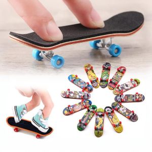1/2Pcs Mini Finger Skateboard Alloy Bracket Plastic Fingertip Sport Cool Decompression Puzzle Toy Kids Educational Gift Finger Scooter