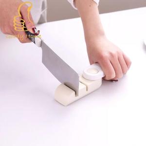 Goody Home ที่ลับมีดหรือของมีคมอื่น ๆ ช่องลับมีด 2 ช่อง หยาบหรือละเอียด และมีด้ามจับสามารถกางและกดปุ่มพับเก็บได้