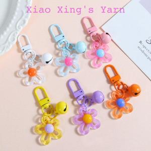 Khoá cài hoa trong suốt kèm chuông nhiều màu sắc làm móc khoá quà tặng handmade | Xiaoxingyarn