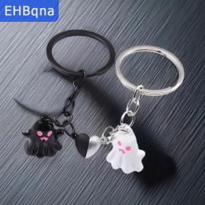 [COD] EHBqna SPORTS พวงกุญแจผีฮาโลวีนแม่เหล็กห้อยกระเป๋าตุ๊กตาการ์ตูนน่ารักพวงกุญแจของขวัญสำหรับคู่รักเครื่องประดับ