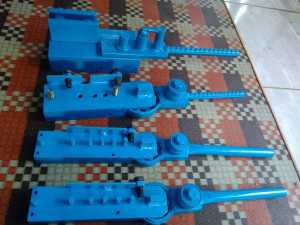 Alat penekuk besi 68101216mm