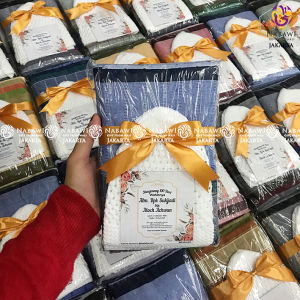 Hampers Sarung dan Peci Rajut Paket Souvenir Tahlilan Tasyakuran Oleh Oleh Haji dan Umroh