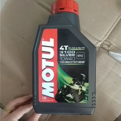 So Sánh Dầu Nhớt Motul 10W40 4T Và 2T: Cách Chọn Đúng Cho Động Cơ Xe Máy