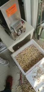Máy bóc vỏ hành tỏi khô lạc máy tách vỏ công nghiệp.
