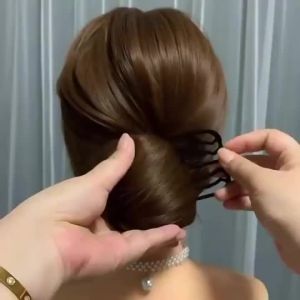 减龄发饰隐形马尾女时尚盘发工具韩式简约蓬松四齿梳盘发器插梳Age reducing hair accessory invisible ponytail womens fashionable hair styling tool