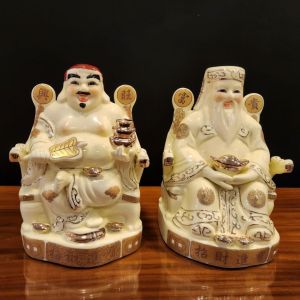 Cặp Tượng Thần Tài Thổ Địa Ngà Vắt Chân Chất Liệu Sứ Dát Vàng Cao Cấp Đặt Bàn Thờ Thần Tài ( Tài Địa Nga Vắt Chân )