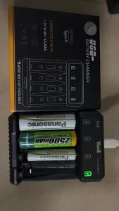 Original Yonii Battery Charger AA Ni-MH attery Charger USB Smart AAABattery Charger Ni-MH Battery Charger 4 Slot