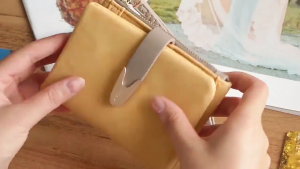 Convenient Zipper Holder with Separate Sections Durable and Easy to Carry Suitable for All Ages