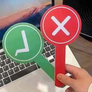 GUHEHARD 4Pcs Right or Wrong Hand Held Response Card Double Sided Portable Travel Transition Judgement Board Judgment Card Red Green Handheld Game Interactive Board School Competition