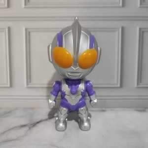 MAINAN ULTRAMAN GANGSING KEPALA BERPUTAR DENGAN LAMPU DAN MUSIK TERBARU KOLEKSI HADIAH ANAK TWH