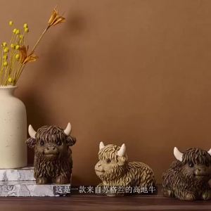 AU Scottish Highland Cow Resin Figurine Cute and Realistic Calf Ornament Nordic Home Decor Holiday Decoration Gift