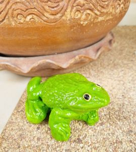 ตุ๊กตากบ ปูนปั้นกบ กบ สีเขียว กบเขียว ปูนปั้นสัตว์ ประดับบ้าน แต่งสวน อุปกรณ์ประกอบฉาก ประดับริมทางเดิน ของเล่นเด็ก เล็ก ยาว 10 ซม