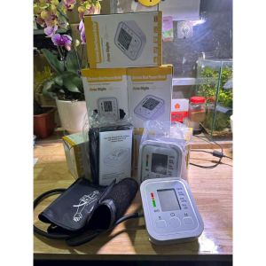 Máy Đo Huyết Áp Cổ Tay Giọng Nói Tiếng Việt Cao Cấp Màn Hình Điện Tử Kỹ Thuật Số Lưu Kết Quả Sạc Pin Vuadienmay