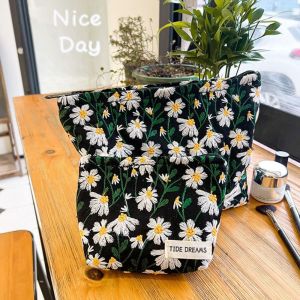STARGOODS Floral Daisy Makeup Bag Large Capacity Canvas Embroidered Cosmetic Bag Creative Korean Style Jacquard Storage Bag Women